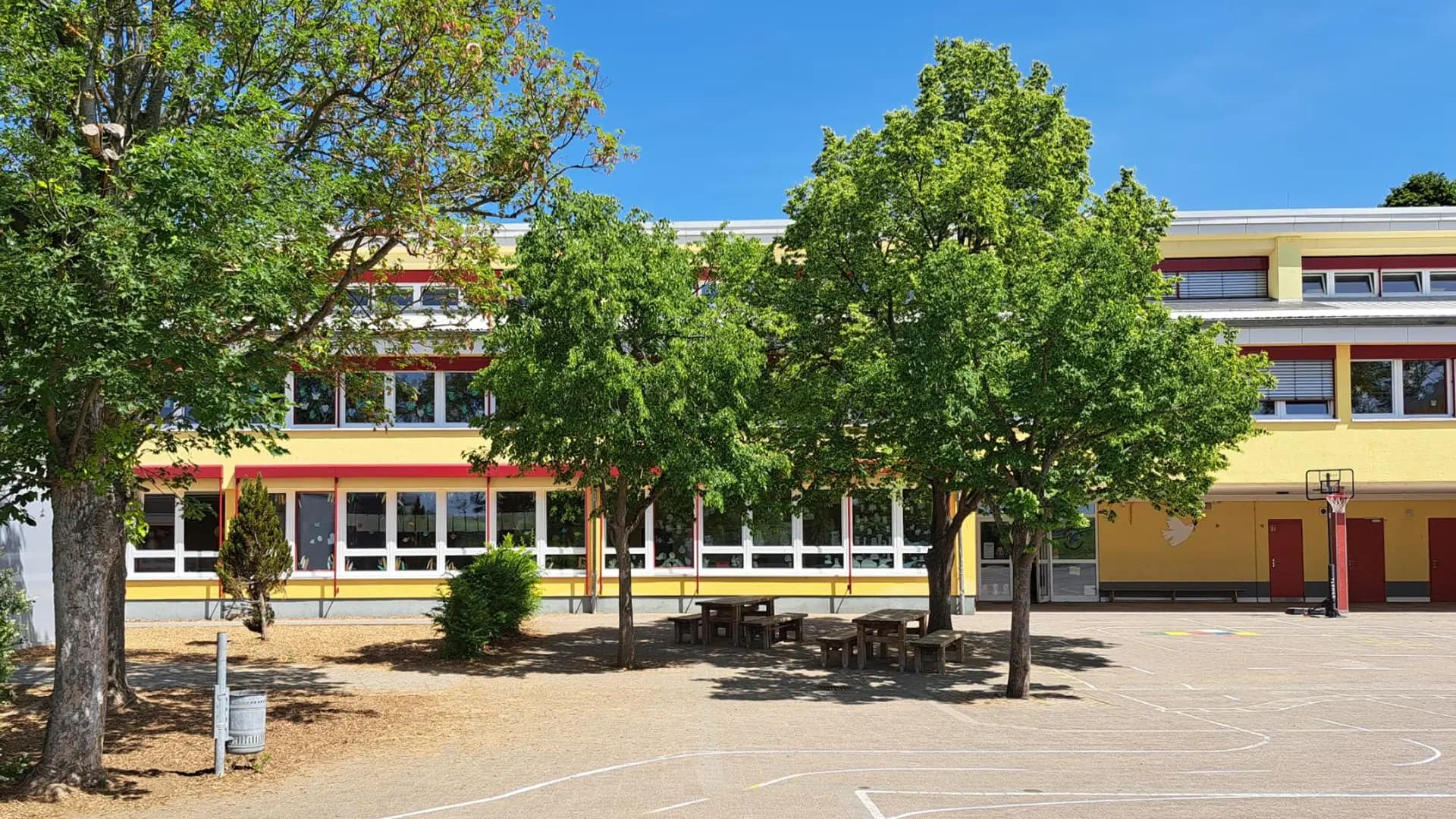 Das Gebäude der Grundschule Pfaffen-Schwabenheim